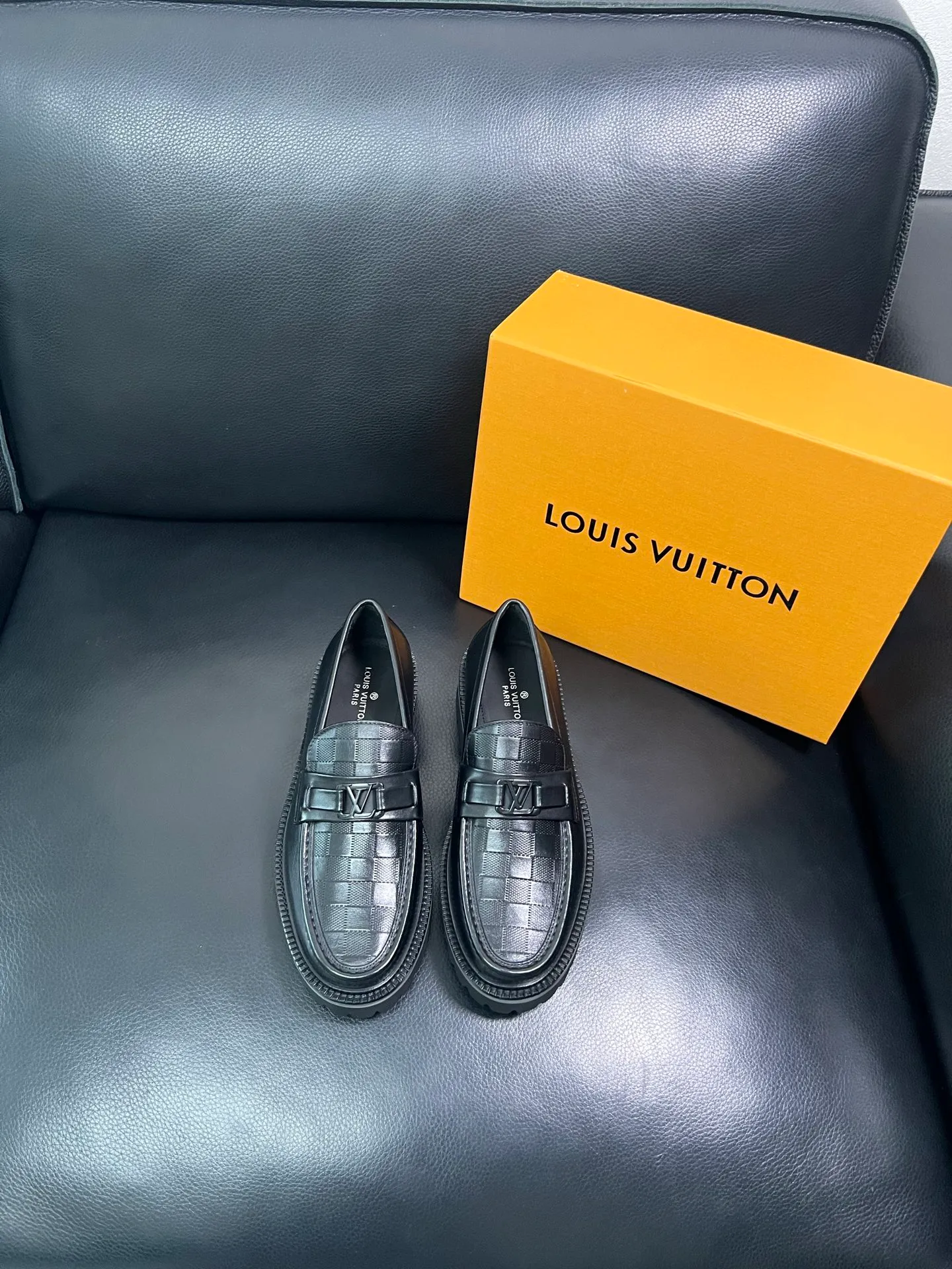 Men's shoes 💰780 Lv top purchasing Louis Vuitton leather shoes counter synchronization, uppers imported from Italy, imported water-dyed cowhide lining, soles: original soles specially provided by the original factory, original factory follow-up goods, high quality, welcome to compare, code number 38-44 (customized 45) 85842
